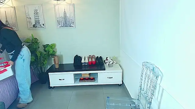  Victoria Collins online show from September 20, 2025, 11:04 am