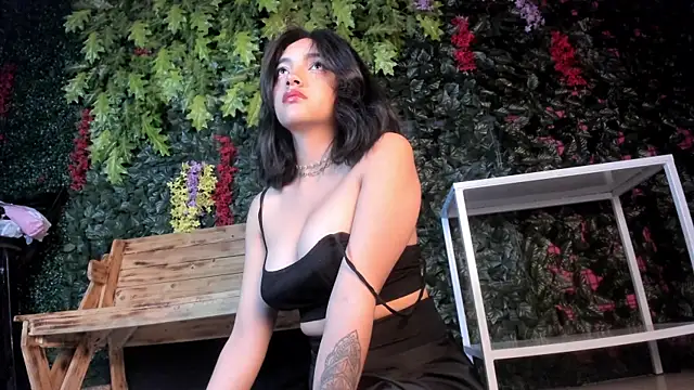 Snapshot of Victoriaa2_Doll chatting on October 19, 2025, 1:03 pm Victoriaa2 Doll online show from October 19, 2025, 1:03 pm