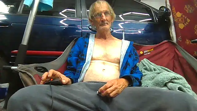 Lovyourpuss online show from February 14, 2026, 2:17 pm