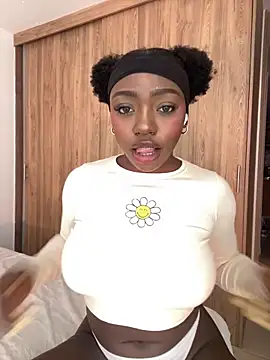 alissradiante1 online show from November 7, 2025, 3:44 am