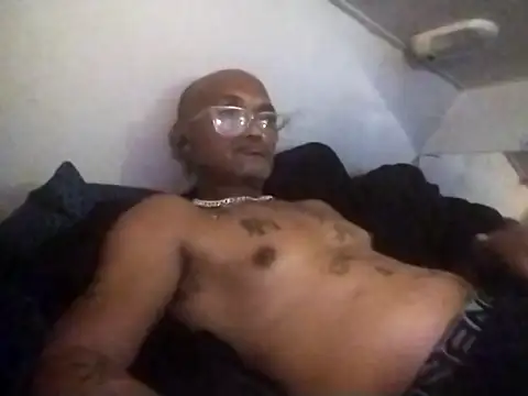 Snapshot of badboy2u2025 chatting on November 23, 2025, 10:03 am badboy2u2025 online show from November 23, 2025, 10:03 am