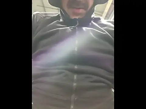 Snapshot of CloudyMuscleBeefy chatting on December 17, 2025, 2:05 am CloudyMuscleBeefy online show from December 17, 2025, 2:05 am