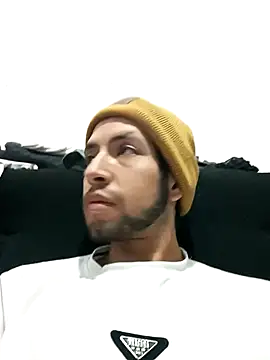 carlos69ho online show from November 12, 2025, 3:16 pm