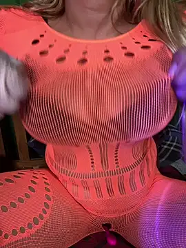 CANDY-3 online show from February 4, 2026, 5:52 pm