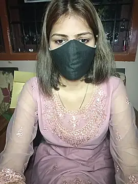 Isha Sax online show from November 19, 2025, 5:24 pm