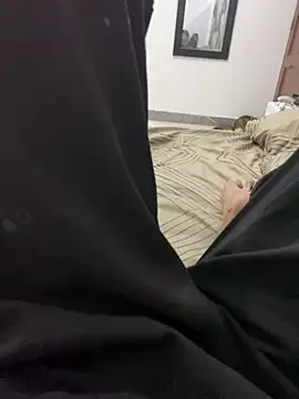 USUARIO-23 online show from April 12, 2026, 11:30 pm