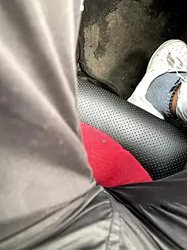 Snapshot of USUARIO-23 chatting on January 19, 2026, 2:43 pm USUARIO-23 online show from January 19, 2026, 2:43 pm