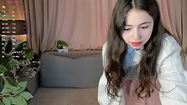 JulianaChapel online show from November 2, 2025, 8:19 am