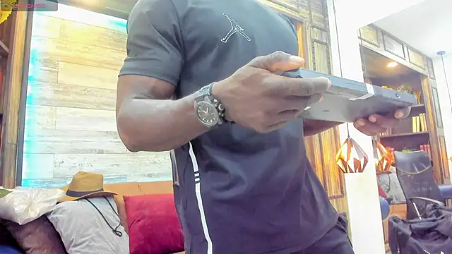 Snapshot of MarcusBlack_ chatting on November 26, 2025, 11:43 am MarcusBlack online show from November 26, 2025, 11:43 am