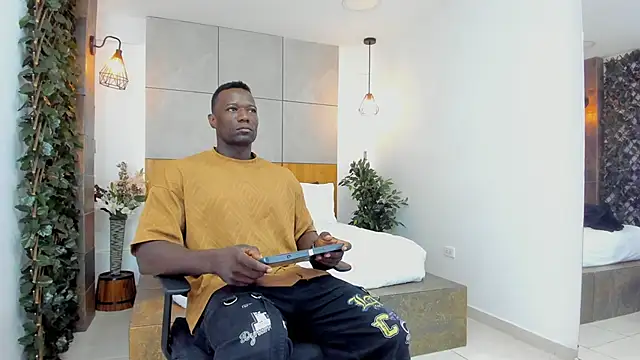 MarcusBlack  online show from December 17, 2025, 12:32 pm