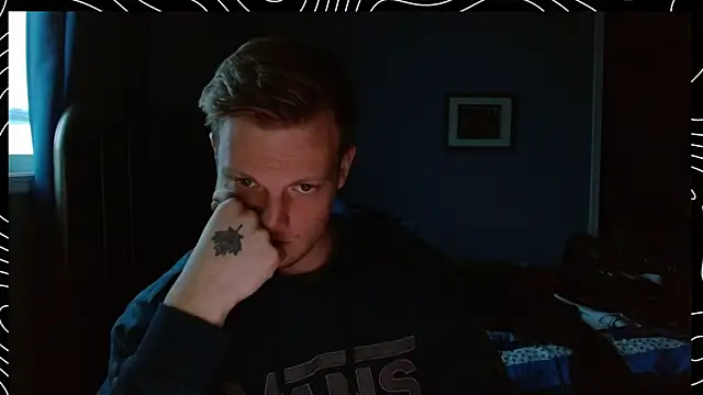 lustylyndon online show from December 13, 2025, 8:04 pm