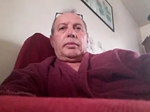 Snapshot of Vince072 chatting on December 2, 2025, 1:46 pm Vince072 online show from December 2, 2025, 1:46 pm