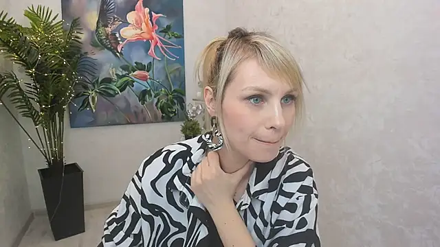 Snapshot of LindaSandy_1 chatting on January 13, 2026, 8:07 am LindaSandy 1 online show from January 13, 2026, 8:07 am