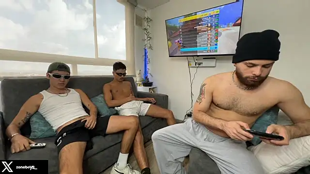 Snapshot of zoneboys chatting on December 20, 2025, 9:17 pm zoneboys online show from December 20, 2025, 9:17 pm