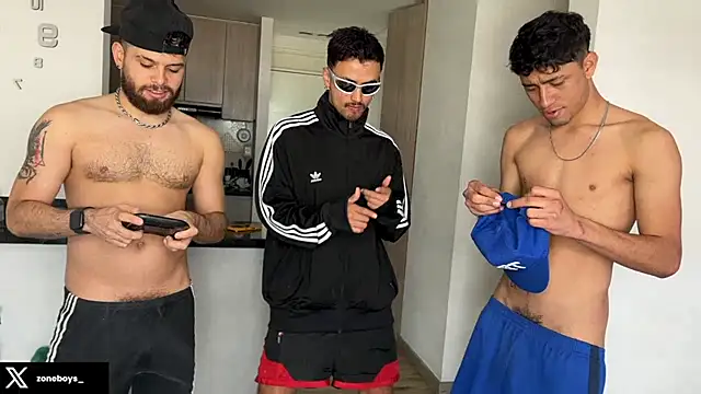 Snapshot of zoneboys chatting on December 19, 2025, 3:14 pm zoneboys online show from December 19, 2025, 3:14 pm