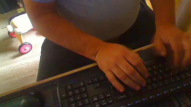 Snapshot of latexsub75 chatting on February 8, 2026, 10:07 pm latexsub75 online show from February 8, 2026, 10:07 pm