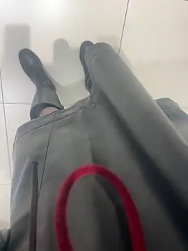 xiaoyuan01 online show from December 3, 2025, 2:45 am