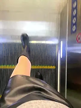 xiaoyuan01 online show from November 2, 2025, 1:32 am