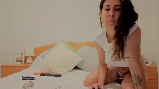 Snapshot of agustinalatina chatting on May 24, 2026, 8:42 pm agustinalatina online show from May 24, 2026, 8:42 pm
