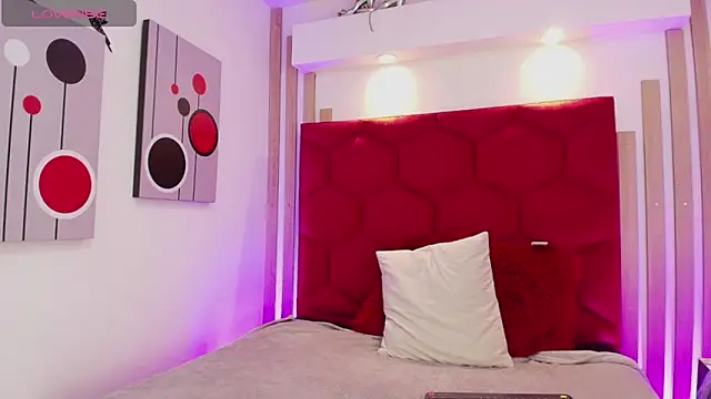 EmmaJhomson online show from April 6, 2026, 12:50 pm