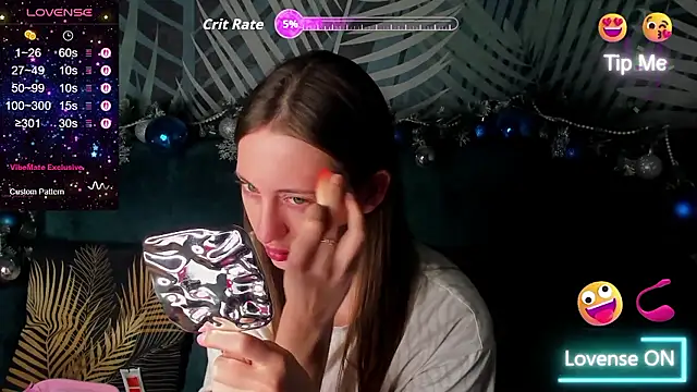 Snapshot of ChristyCrayme chatting on January 13, 2026, 10:13 pm ChristyCrayme online show from January 13, 2026, 10:13 pm