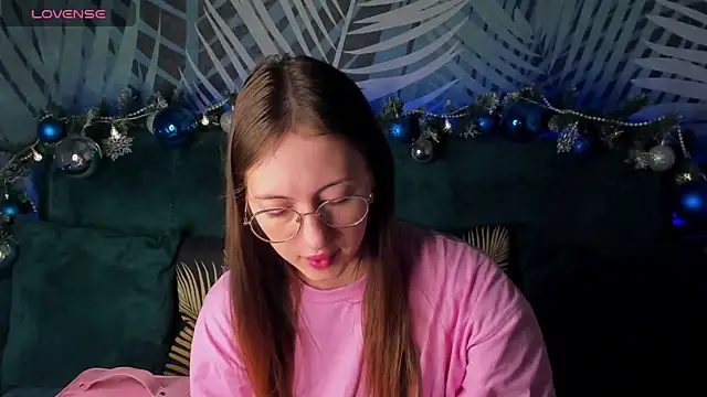 Snapshot of ChristyCrayme chatting on December 20, 2025, 10:12 pm ChristyCrayme online show from December 20, 2025, 10:12 pm