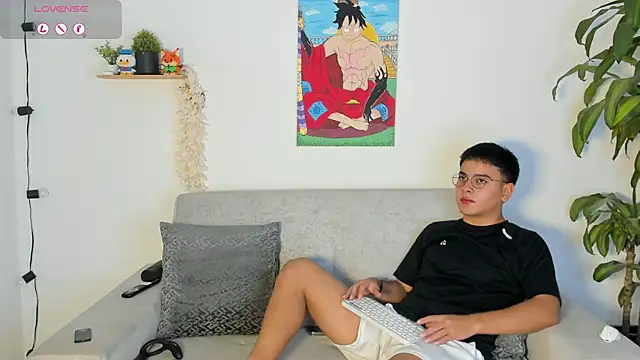 Snapshot of Young_Ben chatting on October 8, 2025, 12:23 am Young Ben online show from October 8, 2025, 12:23 am