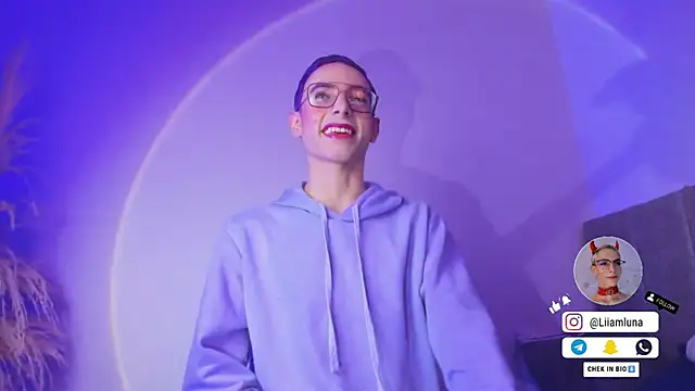 Snapshot of liiamluna_ chatting on September 23, 2025, 9:49 am liiamluna online show from September 23, 2025, 9:49 am