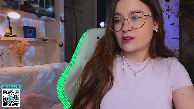 Snapshot of mia_here chatting on October 26, 2025, 12:00 am mia here online show from October 26, 2025, 12:00 am