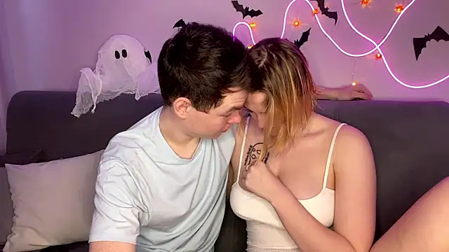 Snapshot of julielourens chatting on October 29, 2025, 8:13 am julielourens online show from October 29, 2025, 8:13 am