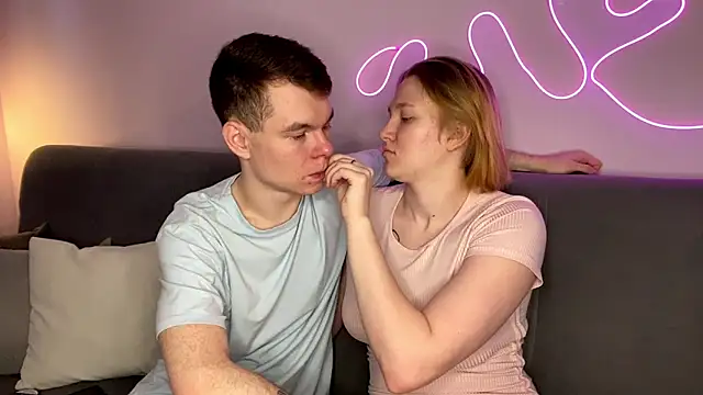 Snapshot of julielourens chatting on November 14, 2025, 8:07 am julielourens online show from November 14, 2025, 8:07 am