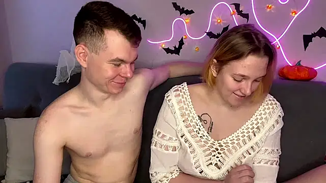 Snapshot of julielourens chatting on October 31, 2025, 8:11 am julielourens online show from October 31, 2025, 8:11 am