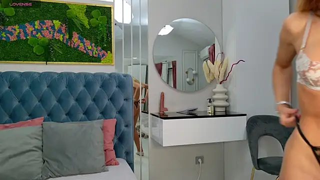 Snapshot of SiennaPierce chatting on November 10, 2025, 5:23 am SiennaPierce online show from November 10, 2025, 5:23 am