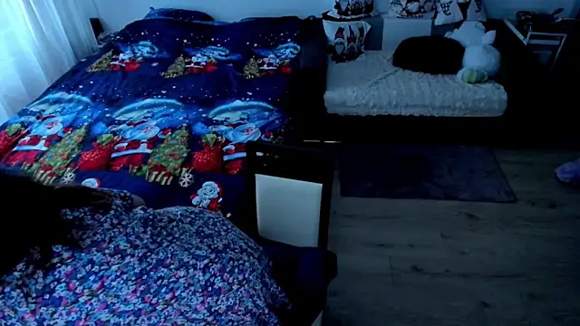 Snapshot of Squirt_Kimm chatting on December 4, 2025, 1:43 pm Squirt Kimm online show from December 4, 2025, 1:43 pm