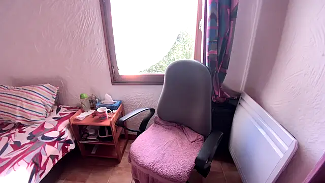 Snapshot of salome2025 chatting on November 4, 2025, 9:24 am salome2025 online show from November 4, 2025, 9:24 am