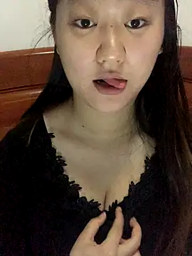 xialuo25 online show from November 19, 2025, 7:19 am