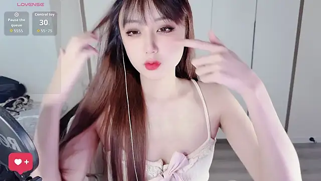 Snapshot of OwQoll chatting on September 11, 2025, 1:49 am OwQoll online show from September 11, 2025, 1:49 am