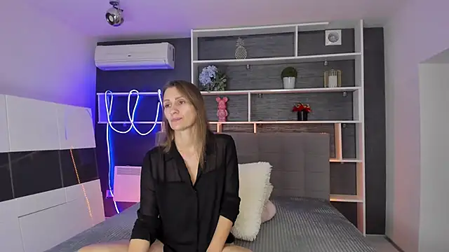 Snapshot of ChristyBrook chatting on October 23, 2025, 6:17 pm ChristyBrook online show from October 23, 2025, 6:17 pm