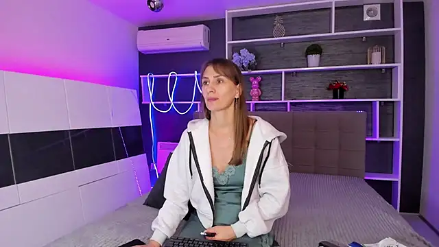 Snapshot of ChristyBrook chatting on November 30, 2025, 8:09 pm ChristyBrook online show from November 30, 2025, 8:09 pm