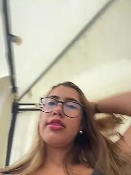 sara calderon online show from October 26, 2025, 1:22 pm