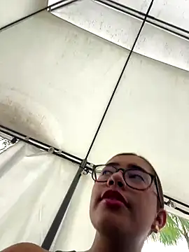 sara calderon online show from October 22, 2025, 1:21 pm