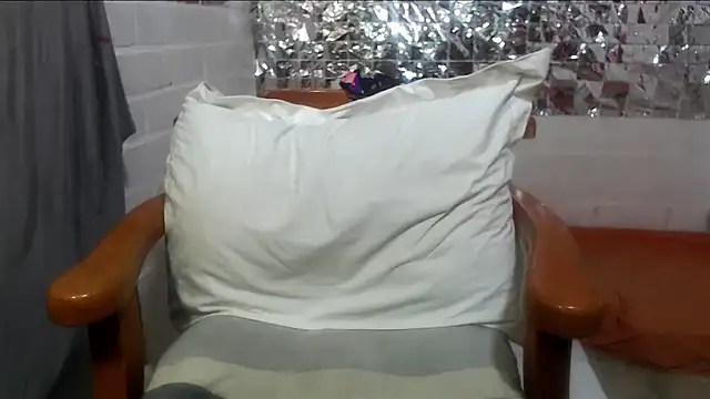 rose-crystal online show from November 2, 2025, 9:31 pm