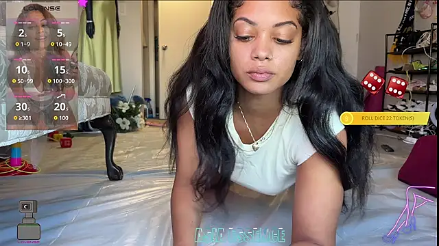 Snapshot of AsiaEssence chatting on November 10, 2025, 4:23 pm AsiaEssence online show from November 10, 2025, 4:23 pm