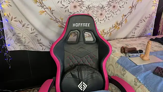 BossMomma0387 online show from December 14, 2025, 4:01 pm