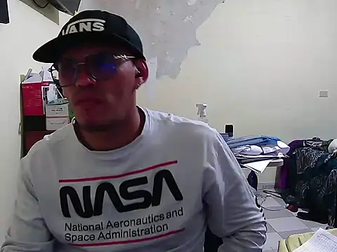 DOBLEWYOSK69G online show from October 24, 2025, 5:39 am