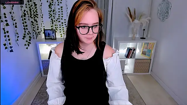 Snapshot of lunaalli chatting on October 11, 2025, 4:19 pm lunaalli online show from October 11, 2025, 4:19 pm