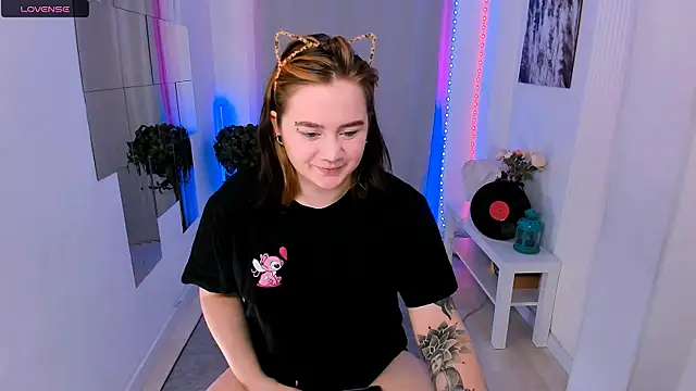 Snapshot of lunaalli chatting on November 15, 2025, 4:11 pm lunaalli online show from November 15, 2025, 4:11 pm