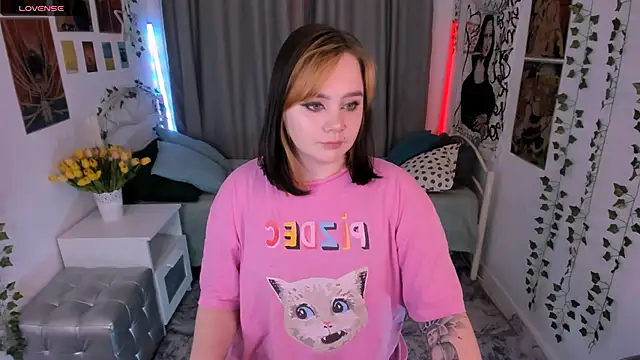 Snapshot of lunaalli chatting on November 14, 2025, 4:21 pm lunaalli online show from November 14, 2025, 4:21 pm