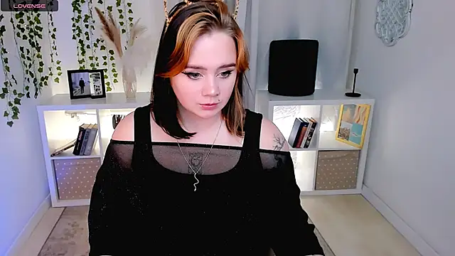 Snapshot of lunaalli chatting on October 16, 2025, 2:25 pm lunaalli online show from October 16, 2025, 2:25 pm