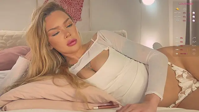 Snapshot of Tenderiris_ chatting on October 28, 2025, 1:28 am Tenderiris online show from October 28, 2025, 1:28 am